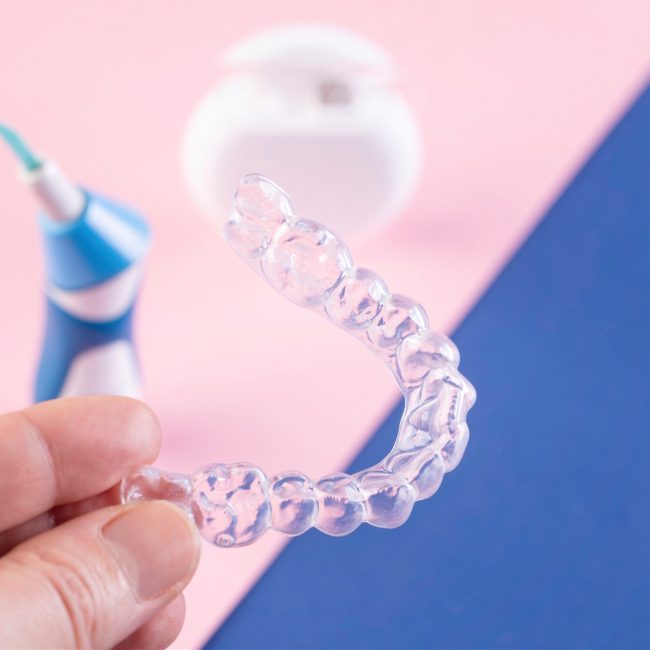 imgi_182_Goi-nieng-rang-trong-suot-Invisalign-Express-mot-ham